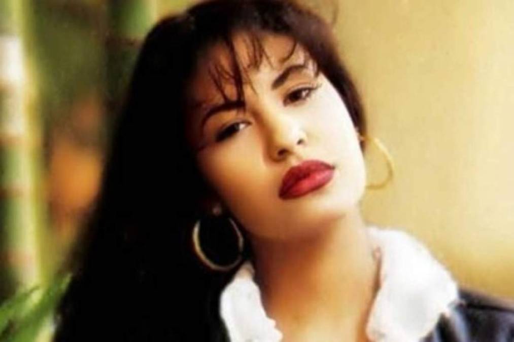 El legado de la cantante de 'Amor Prohibido' continúa vivo 24 años después de su muerte. El domingo 25 de agosto Telemundo estrenó la serie 'El Secreto de Selena', basado en el libro del miso nombre de la periodista María Celeste Arrarás.