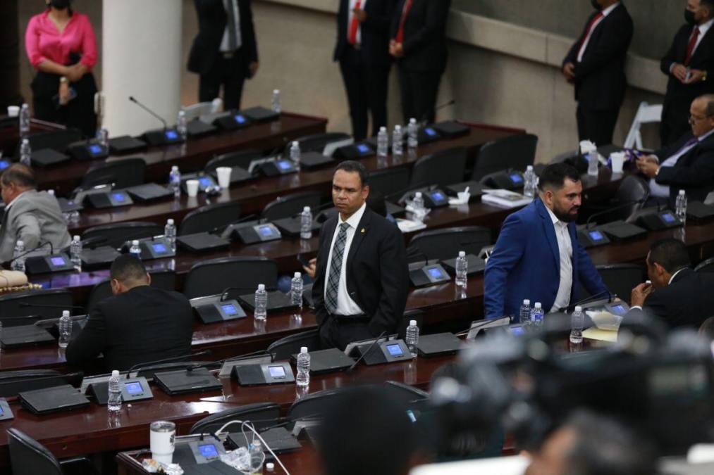 Ahora, con la venidera elección del fiscal general y adjunto del Ministerio Público, Jorge Zelaya afirmó que dentro del PNH le han dicho “al oído” que en la nómina enviada por la Junta Proponente no hay candidatos afines al Partido Nacional. 