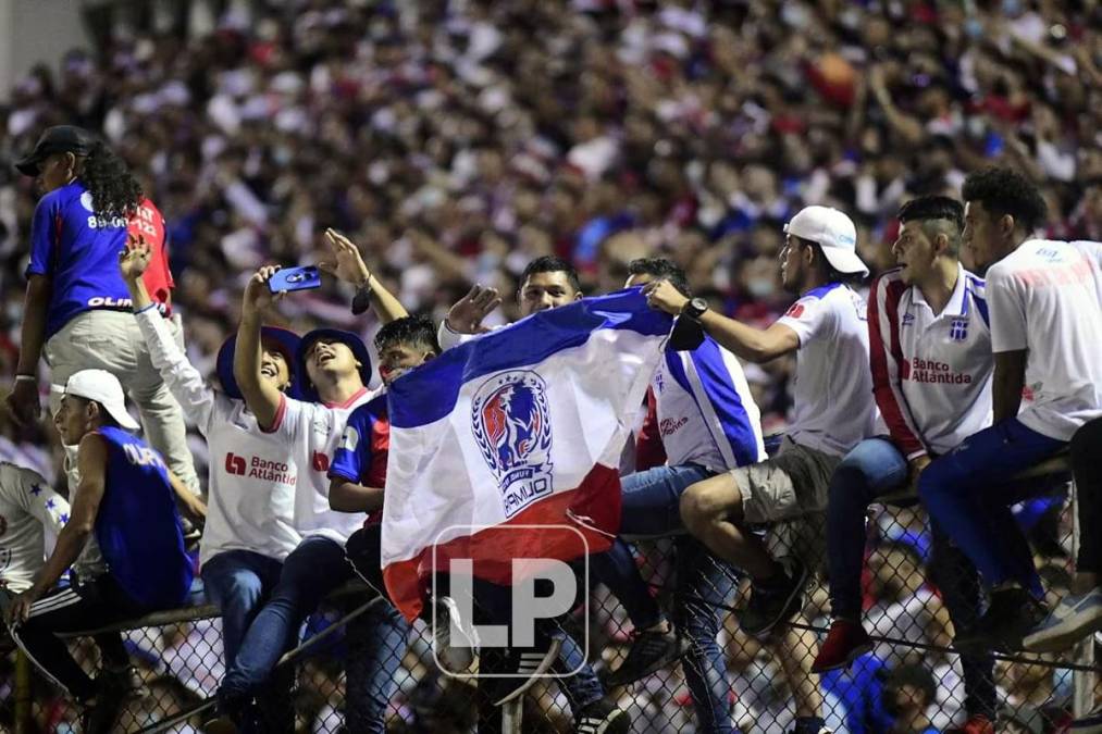 Los aficionados olimpistas festejaron un nuevo título, el cuarto consecutivo de la mano de Pedro Troglio.