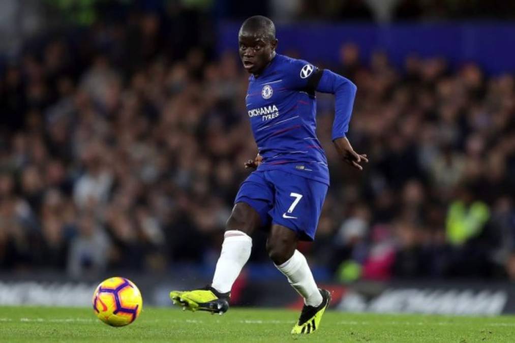 El francés N'Golo Kanté del Chelsea, valorizado en 100 millones de euros, sería el pivote de Zidane, según The Sun.