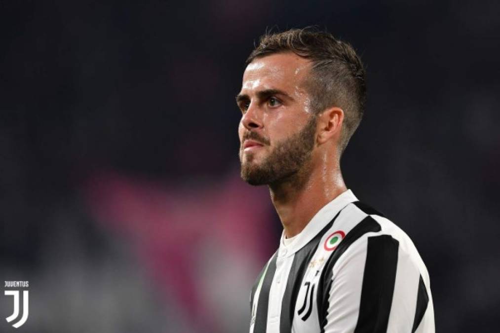 Miralem Pjanić: Mediocampista bosnio de gran calidad. Es un referente de la Juve en el centro del campo, cuanta con 29 años de edad.