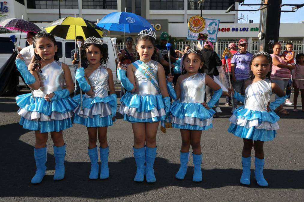 Niños de prebásica se lucen en desfiles de independencia patria