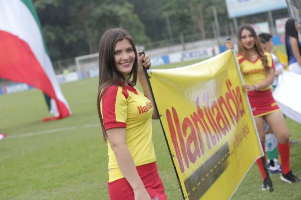 Bellas chicas adornaron el partido de vuelta del repechaje entre verdolagas y aurinegros.