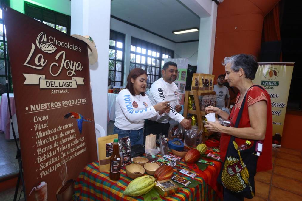 También “Chocolate´s La Joya”, un emprendimiento familiar ubicado en el Lago de Yojoa, viajó para exponer sus productos a la ciudadanía sampedrana.
