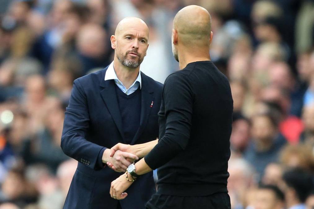 Erik ten Hag estrechó la mano de Pep Guardiola tras el final del partido.