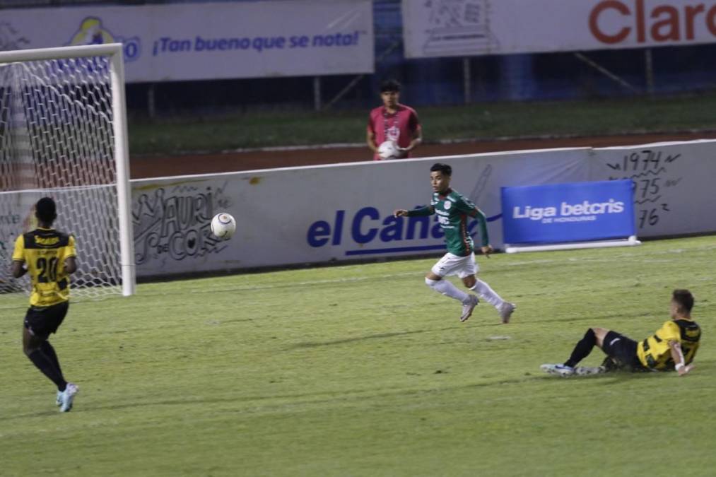 El defensa argentino Sebastián Hernández Le Pors apareció de la nada tras una gran carrera para marcar el definitivo 3-1 del Real España a pase de Jhow Benavídez.