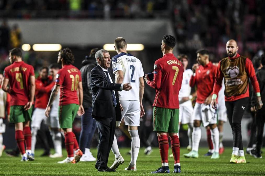 CR7 le reclamó a su DT Fernando Santos por la derrota de Portugal que los mandó a la repesca. 