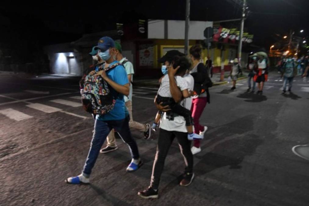 'Vamos en busca del sueño americano, nadie nos detiene. Aquí o nos morimos de covid-19 o nos morimos de hambre. Los gobiernos no hacen nada por generar empleo', sentenció Miguel Artiga, de 27 años, compañero de Jefrey.