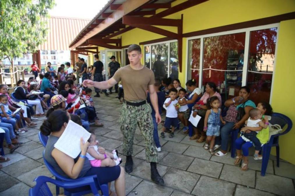 Los niños han sido uno de los grupos mayoritarios que han solicitado atención en el buque hospital, y cuyas edades en su mayoría han rondado de los 5 a los 10 años.