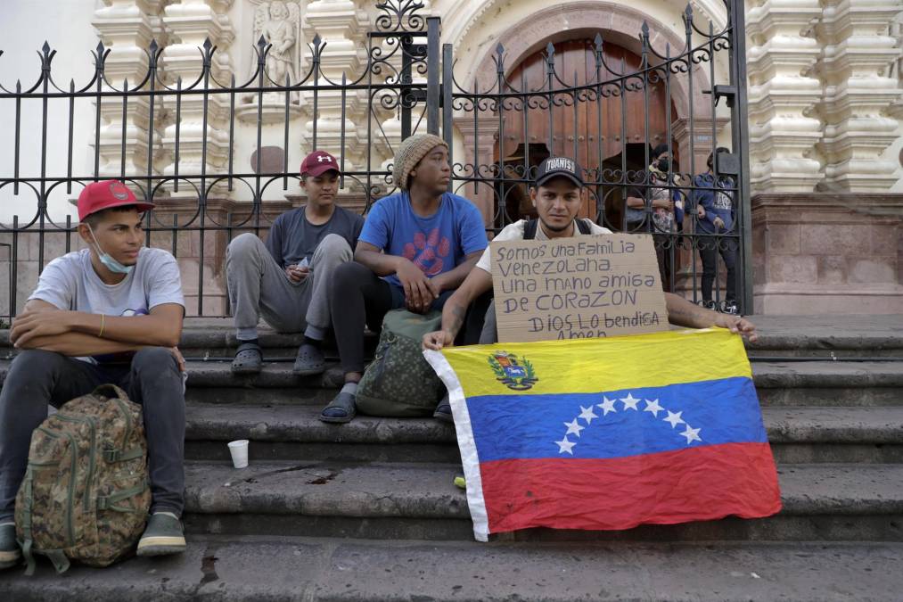 Ciudadanos venezolanos piden ayuda durante su paso migratorio en Honduras (Fotos)