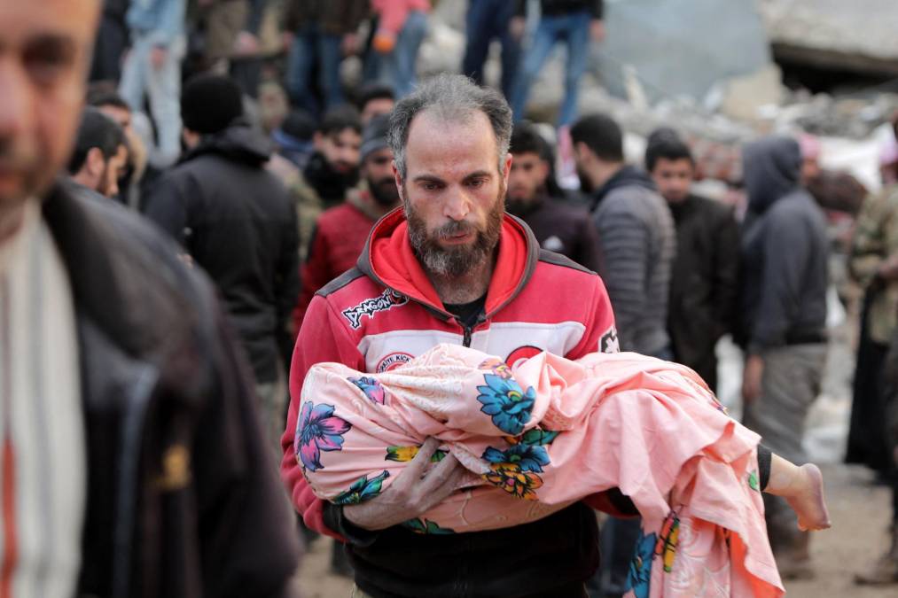 Más de 20,000 muertos por sismo en Turquía y Siria, donde la esperanza se apaga
