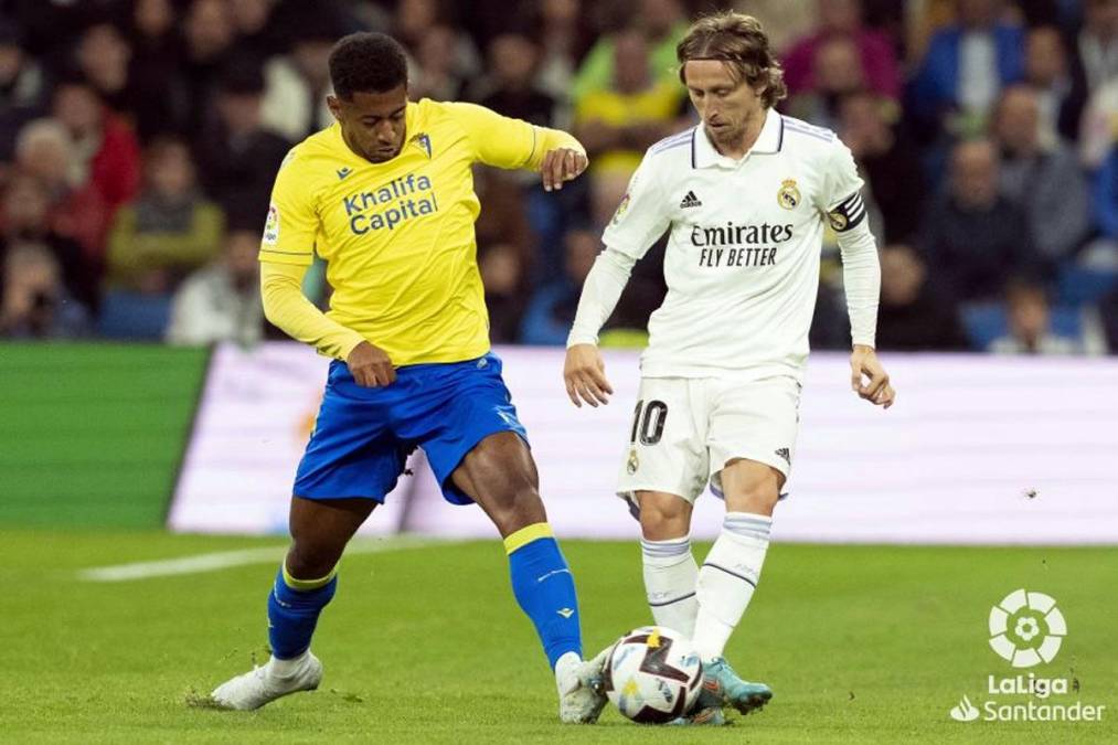 El partido del ‘Choco‘ Lozano en el Bernabéu y la brutal bronca de Vinicius: las imágenes del Real Madrid-Cádiz