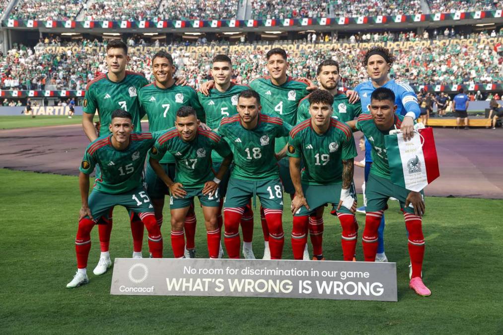 El 11 titular de México posando antes de la final contra Panamá.