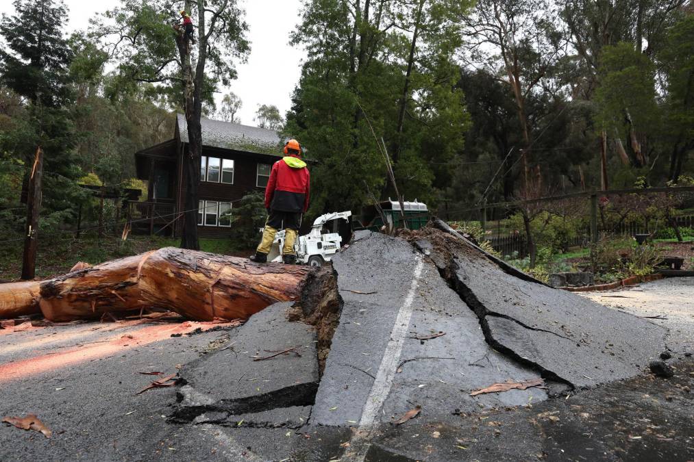 Las tormentas también dejaron a unos 60.000 hogares y negocios sin electricidad el miércoles, según el sitio Poweroutage.us. 