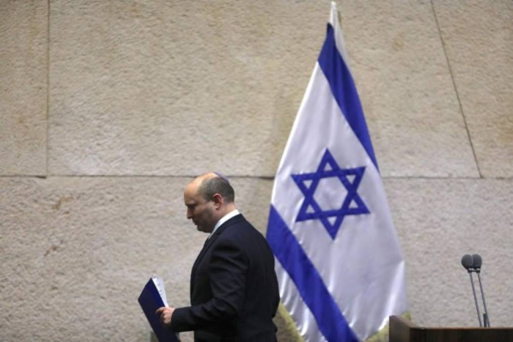 Dos años más tarde, Bennett abandona al Likud para dirigir durante un tiempo al Consejo de Yesha, principal grupo de defensa de centenares de miles de colonos israelíes en la Cisjordania ocupada.