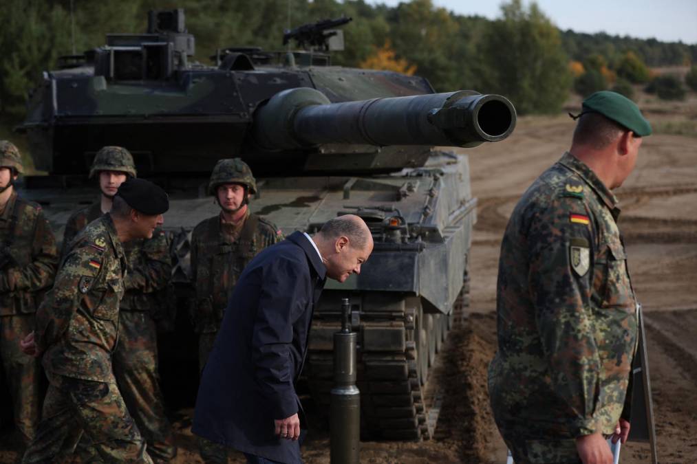 Si Kiev pudiera recibir en total un centenar de tanques Leopard, el efecto sería “significativo” en el campo de batalla frente a las fuerzas rusas, asegura el IISS.