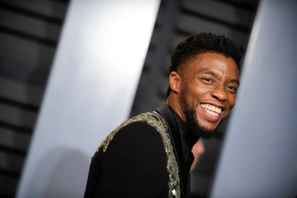 Chadwick Boseman<br/>El fallecido actor Chadwick Boseman recibió 2 millones de dólares por ser el protagonista de la película “Pantera Negra”, probablemente porque el histrión aún no era tan conocido en Hollywood. Se desconoce cuánto recibió por su primera aparición en el MCU, en “Capitán América: Civil War”.<br/>