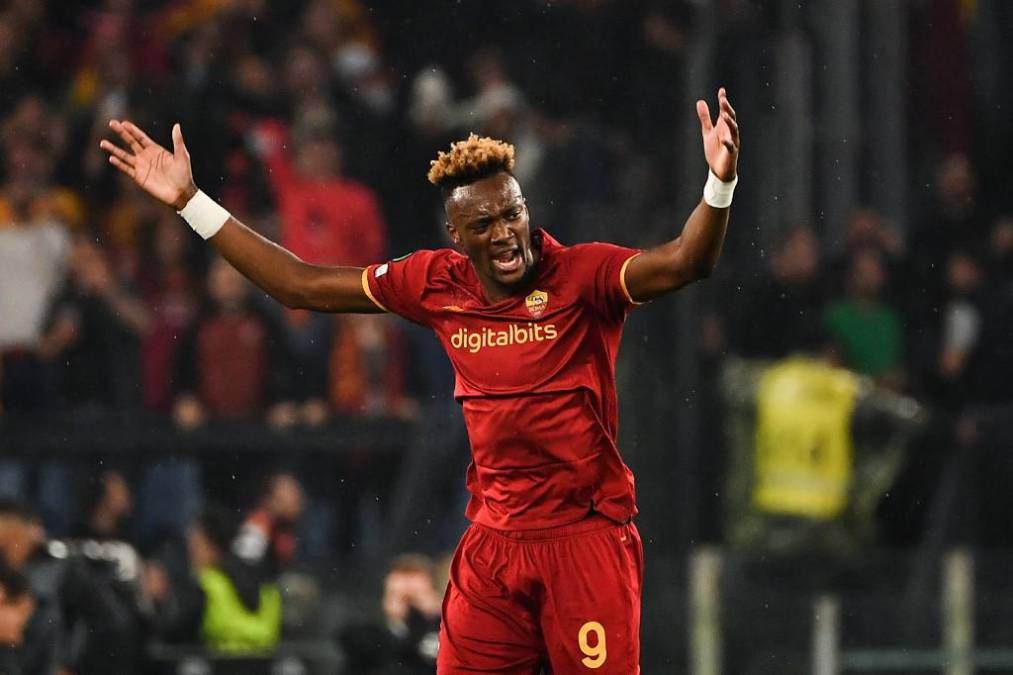 Según The Sun, el delantero Tammy Abraham desea quedarse en la AS Roma por una temporada más. El atacante Ingles descarta la posibilidad de regresar a la Premier League.