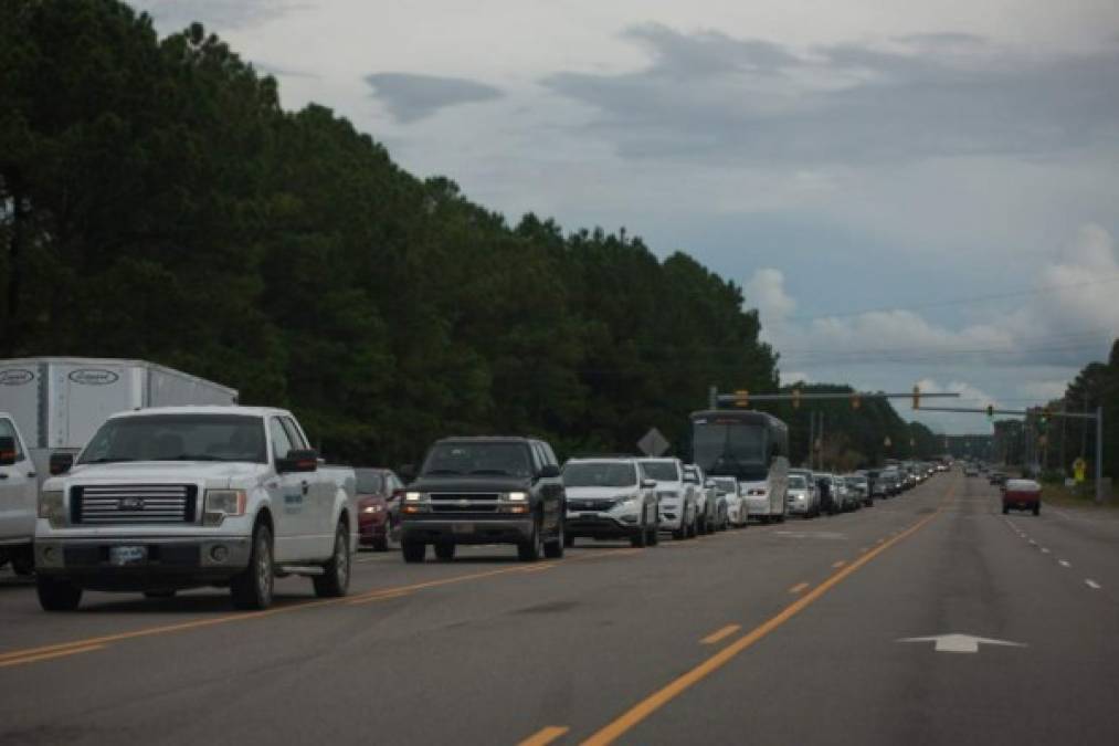 'El huracán Florence tiene el potencial de causar inundaciones catastróficas, especialmente en las zonas costeras' y en la entrada de la bahía de Chesapeake, dijo el martes Ralph Northam, gobernador de Virginia, donde la orden de evacuación debía entrar en vigor a las 08H00.