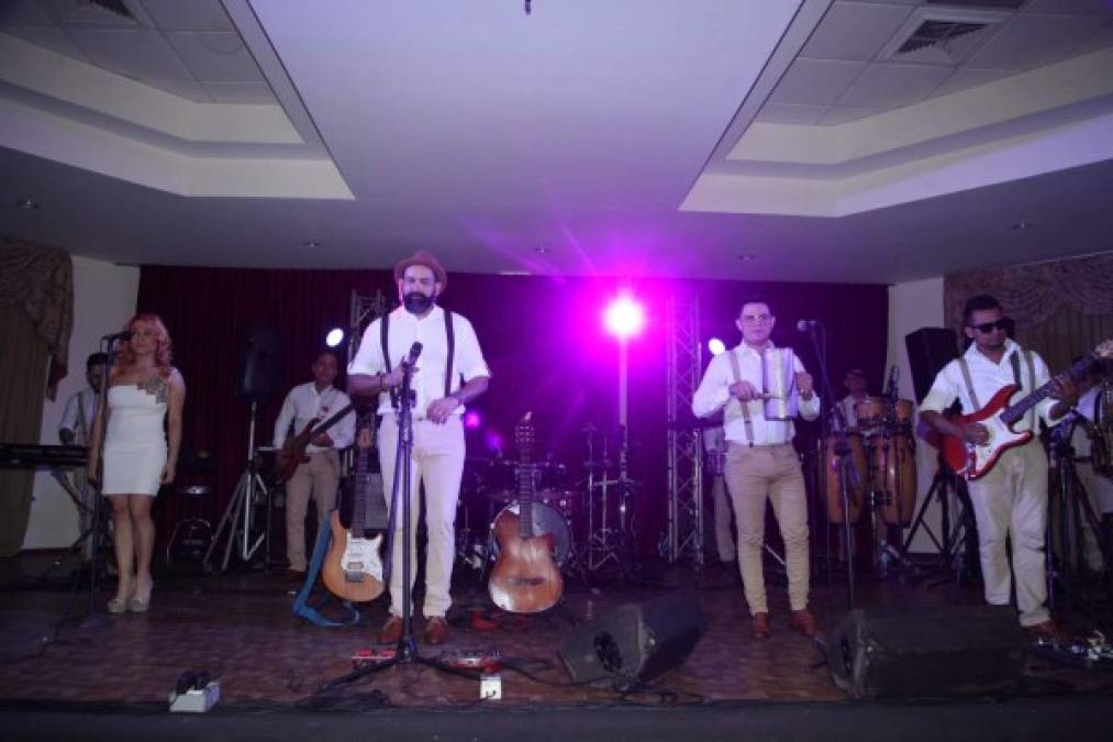 Jorge Torres y su banda pusieron a bailar a la concurrencia.