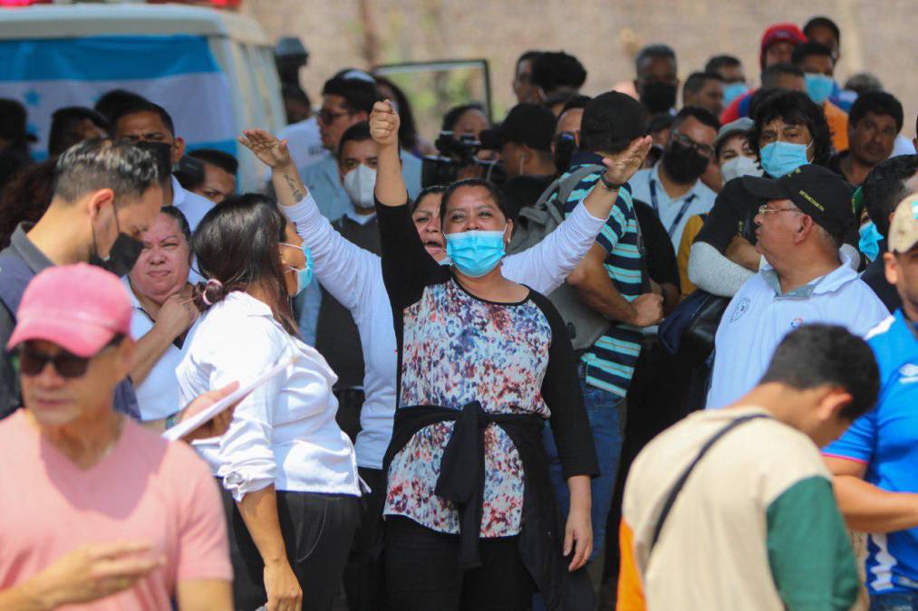 Fiscales protestan frente a cadáver en río de Tegucigalpa