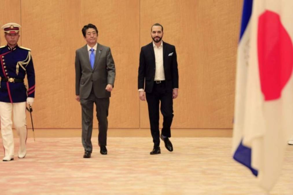 Bukele se reunió con el primer ministro de Japón, Shinzo Abe, en la primera visita oficial de un presidente salvadoreño a ese país asiático desde la que hizo en 2006 el entonces gobernante del país centroamericano Elías Antonio Saca (2004-2009).