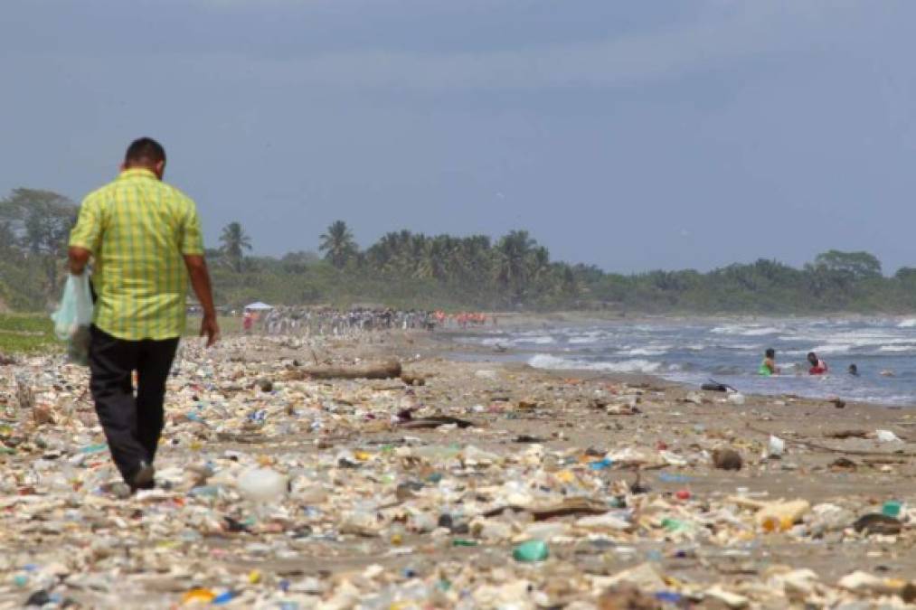 El problema de la basura en Guatemala se ha extendido a las costas caribeñas hondureñas, específicamente Omoa, un municipio mermado en su turismo por la falta de acciones de recolección en el país hermano. <br/><br/>Al menos 600 toneladas de basura se recogen después de temporada de lluvia en Omoa, provenientes de Guatemala desde el Río Motagua y otros conductores.