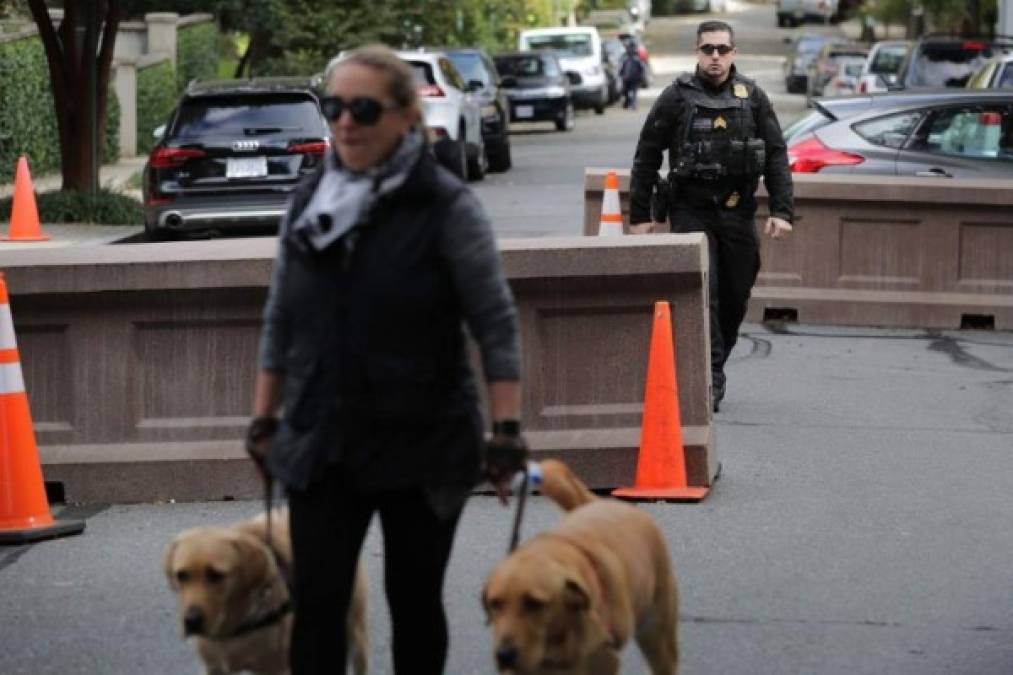 Otro paquete similar también fue enviado a la exprimera dama Hillary Clinton en el condado de Westchester, Nueva York.