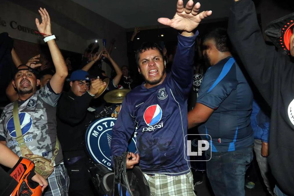 Los aficionados animaron hasta el cansancio a los jugadores del Motagua.