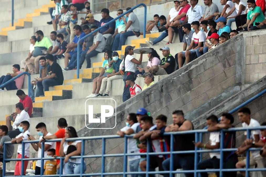 Un buen número de aficionados se hicieron presentes en el estadio Emilio Williams de Choluteca para presenciar el partido entre UPN y Marathón.