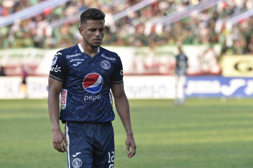 Marcelo Santos: El defensor es agente libre ya que finalizó su contrato con Motagua. Salió expulsado en la vuelta del repechaje ante Marathón.