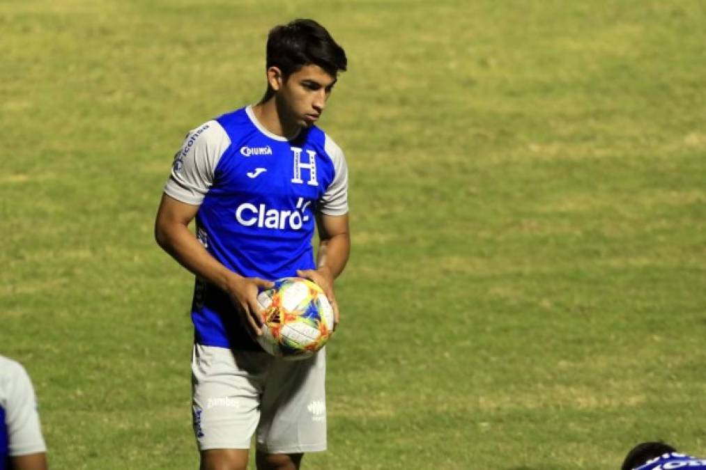 Jonathan Rubio - El mediocampista es la gran sorpresa en el llamado de Fabián Coito y va de titular. Es su debut oficial con la Selección Mayor de Honduras.