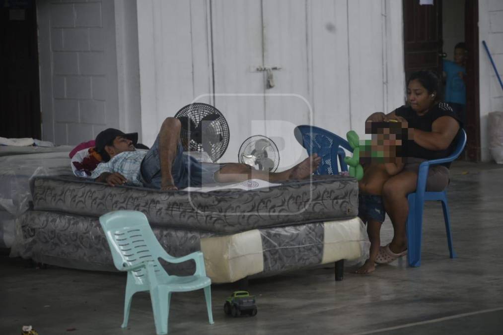 Aproximadamente 70 familias del sector Rivera Hernández y La Lima, Cortés, han sido albergadas en el gimnasio polideportivo del estadio Olímpico de San Pedro Sula, debido a las inundaciones registradas en estas zonas.