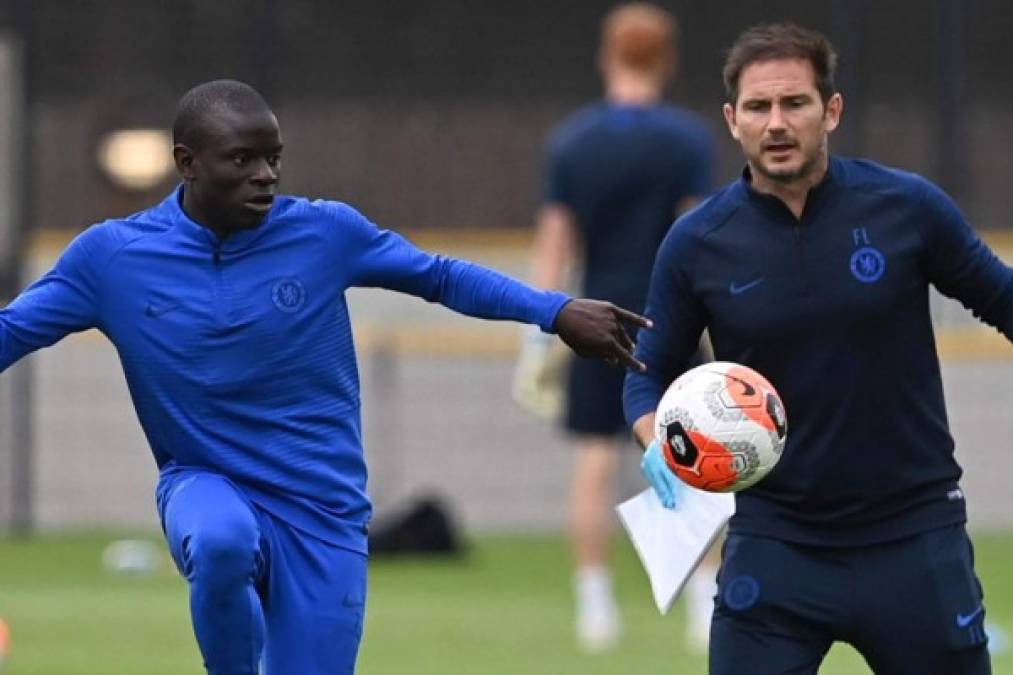 El entrenador del Chelsea, Frank Lampard, aseguró que el centrocampista francés N'Golo Kanté no se mueve de su equipo: 'Creo que a casi todos los clubes del mundo les gustaría tener a N'Golo Kanté. También veo los rumores. Es un jugador increíble. Absolutamente no quiero perderlo, no, es fundamental para mí'.