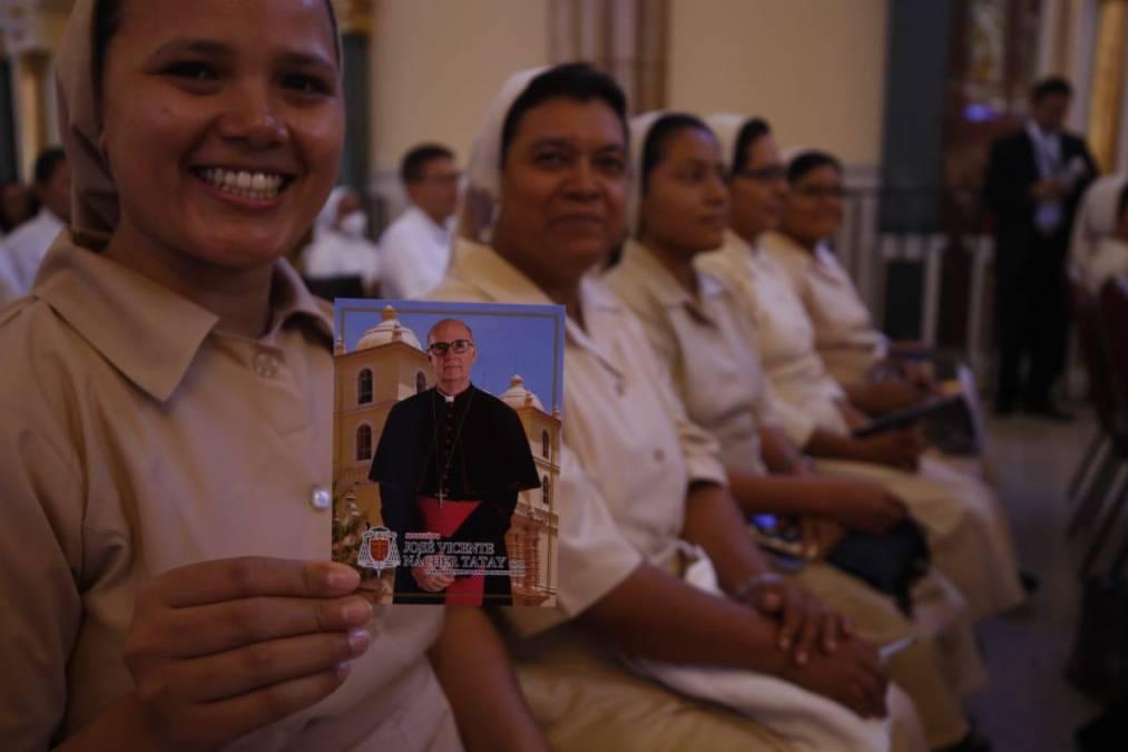 Al acto litúrgico fueron invitados la Conferencia Episcopal de Honduras, cardenales de otros países, religiosos, familiares e invitados especiales. 0 seconds of 1 minute, 31 secondsVolume 0%