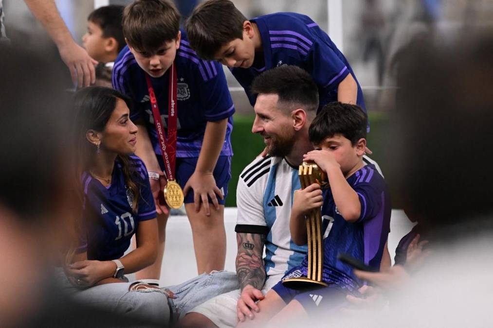 Messi disfrutó con Antonela y sus hijos la obtención de la Copa del Mundo.