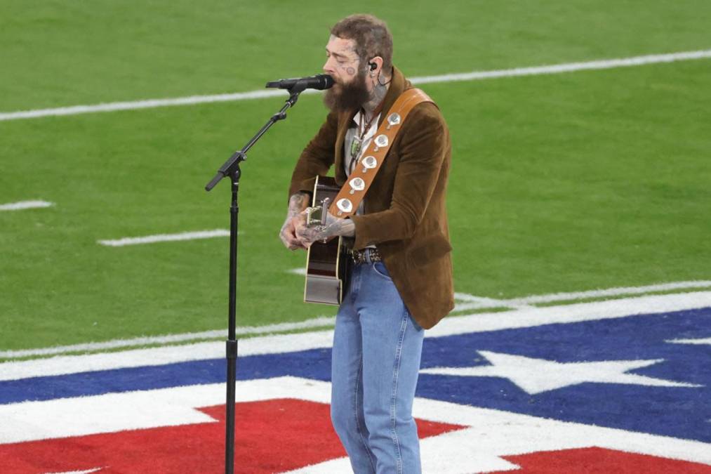 Post Malone cantó ‘America the Beautiful’ en el Super Bowl 2024.