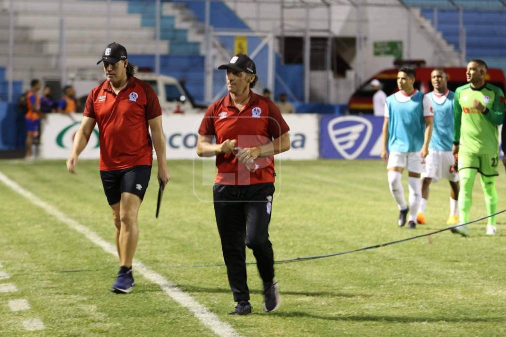 Pedro Troglio en su regreso al Olimpia se volvió a reencontrar con la afición de los albos en Tegucigalpa. El argentino disfrutó del cariño de los olimpistas.