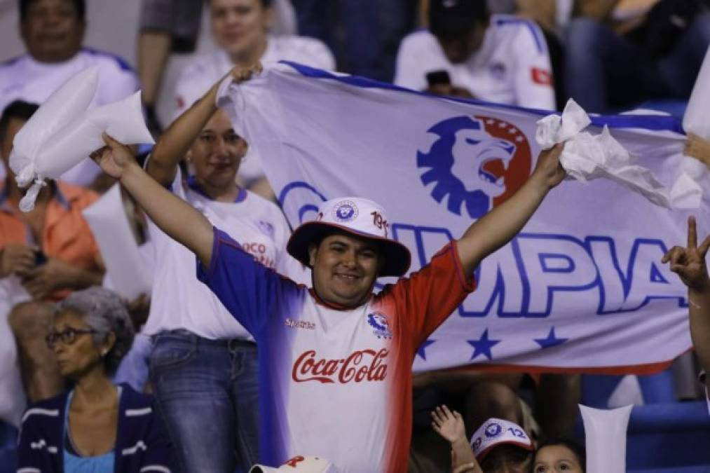 Aficionados del Olimpia no le fallaron a su equipo en el partido de ida.