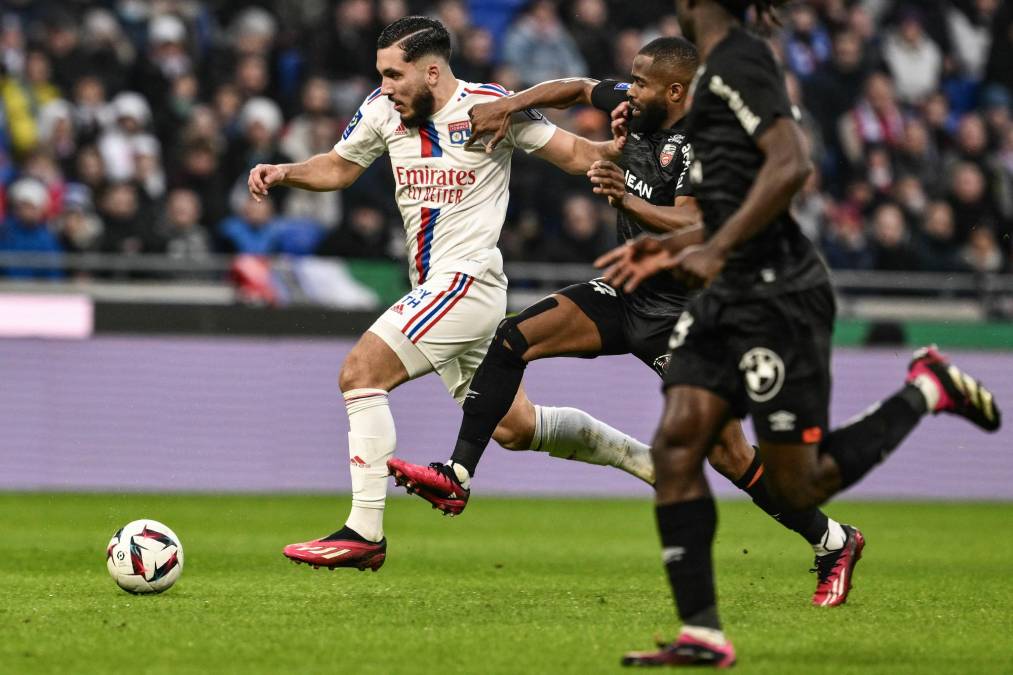  Cherki, del Olympique de Lyon, es otro de los que sigue de cerca el PSG para incorporarlo en la reconstrucción del equipo.