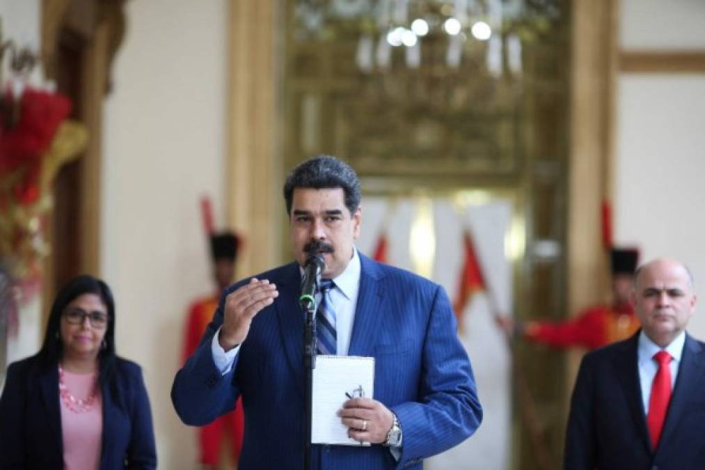 El presidente de Venezuela, Nicolás Maduro, asumirá el jueves un segundo mandato de seis años con una sombra de ilegitimidad que presagia más aislamiento internacional, y en la peor crisis económica del país petrolero.<br/><br/> A excepción de México y respaldado por Estados Unidos, el Grupo de Lima, integrado por 14 países americanos, instó mandatario a no posesionarse y a transferir el poder al Parlamento, lo que Caracas consideró una incitación a un golpe de Estado.