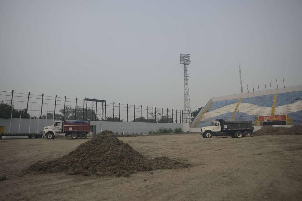 Impresiona verlo: Así luce el estadio Morazán sin la grama vieja