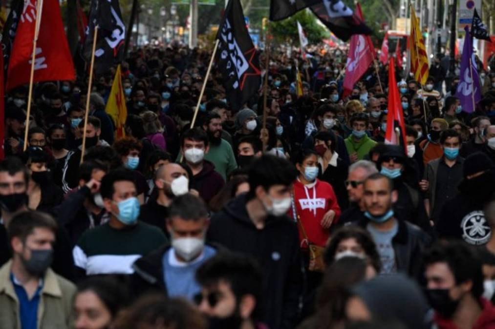 Bajo el lema 'Ahora toca cumplir. Un país en deuda con su gente trabajadora', la principal marcha en Madrid tenía un aforo máximo de mil personas, mientras que en 2020 ni siquiera se pudieron celebrar manifestaciones al estar el país bajo confinamiento.