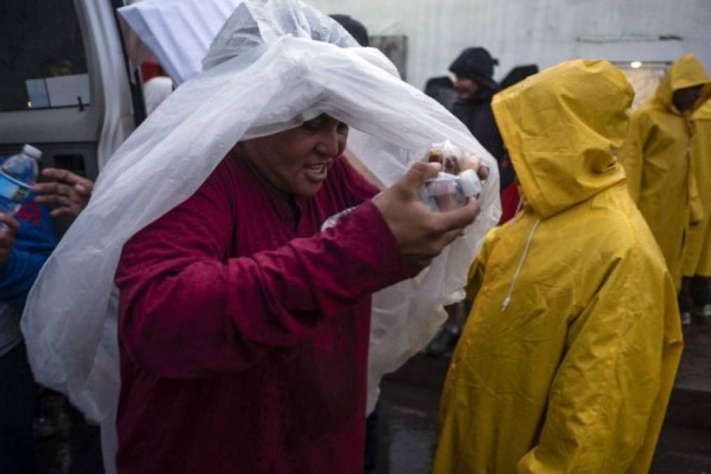 El coordinador nacional de Protección Civil, David León, explicó que las autoridades desarrollan un plan intersecretarial de atención a los fenómenos de migración ordenado por el presidente mexicano Andrés Manuel López Obrador.