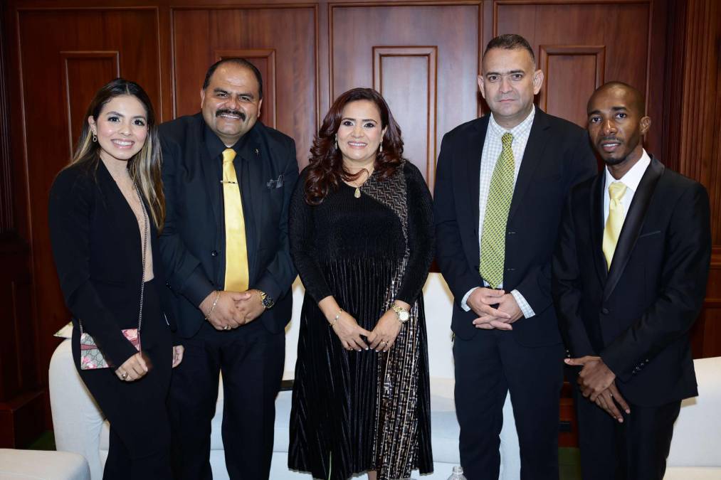 Ana, Wilmer y Melania Palada junto a Carlos Pacheco y Milton Harris