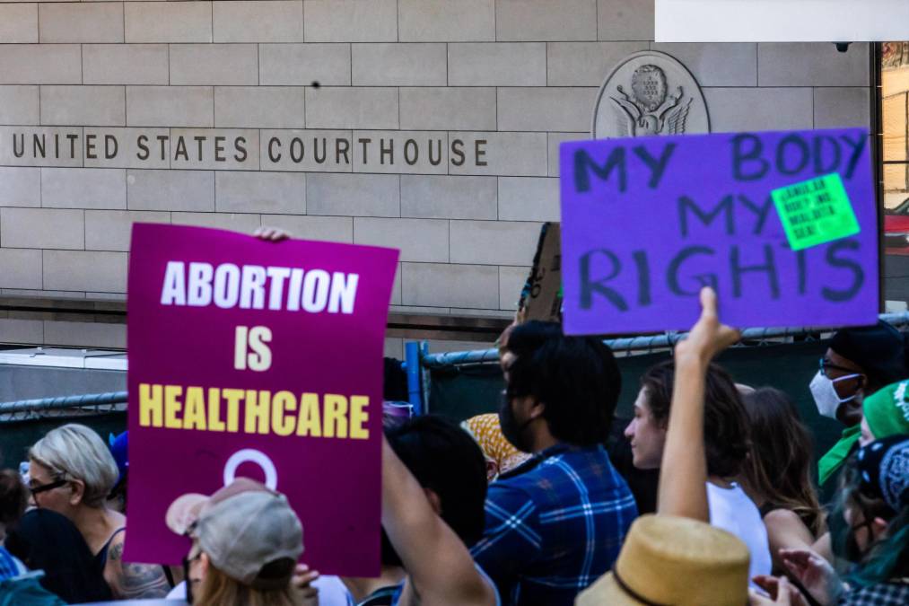 Ahora, la opción de prohibir o no los abortos recaerá en los estados.