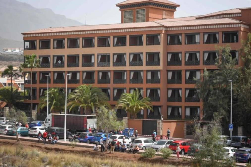 La asociación hotelera local Ashotel pidió 'tranquilidad', asegurando que se están 'funcionando los protocolos establecidos', e indicó que están aisladas 'unas 1,000 personas'.