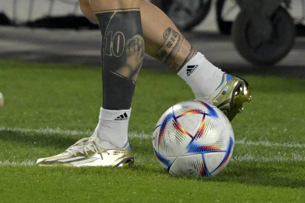 Messi y sus espectaculares tatuajes.