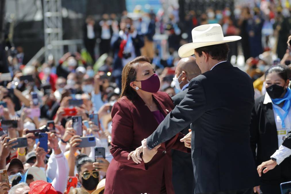 Los Zelaya regresan al poder en Honduras, con Castro ya no como primera dama, sino como presidenta del país, acompañada de su esposo, que de expresidente pasa a ser el “primer caballero” de la nación.