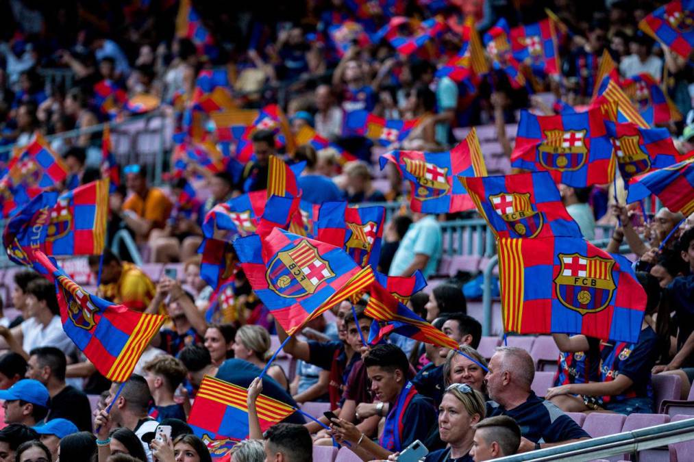 La afición del Barcelona se hizo presente al Camp Nou y vivió una linda fiesta deportiva. Sin embargo, también le reprochó a dos jugadores del equipo.